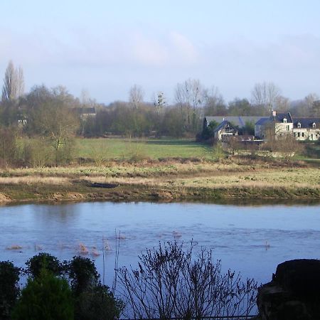 L'Escale Troglo Au Bord De La Loire Souzay-Champigny Exterior foto