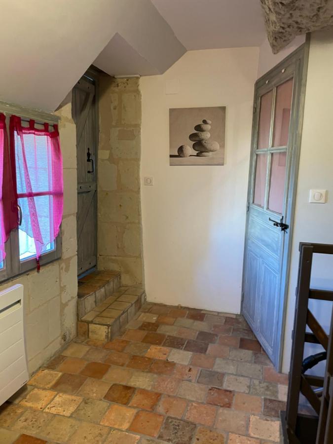 L'Escale Troglo Au Bord De La Loire Souzay-Champigny Exterior foto