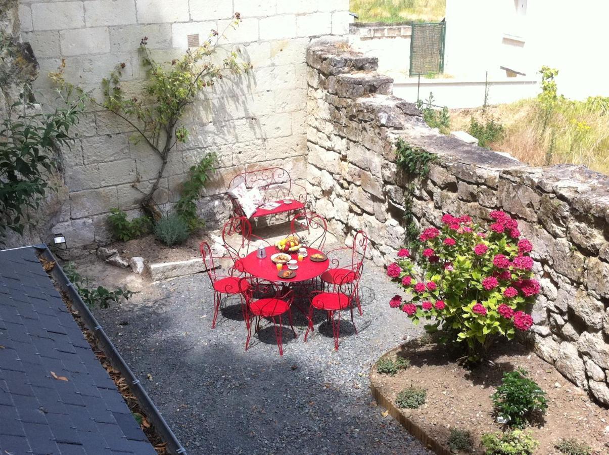 L'Escale Troglo Au Bord De La Loire Souzay-Champigny Exterior foto