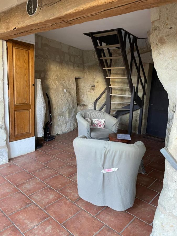 L'Escale Troglo Au Bord De La Loire Souzay-Champigny Exterior foto