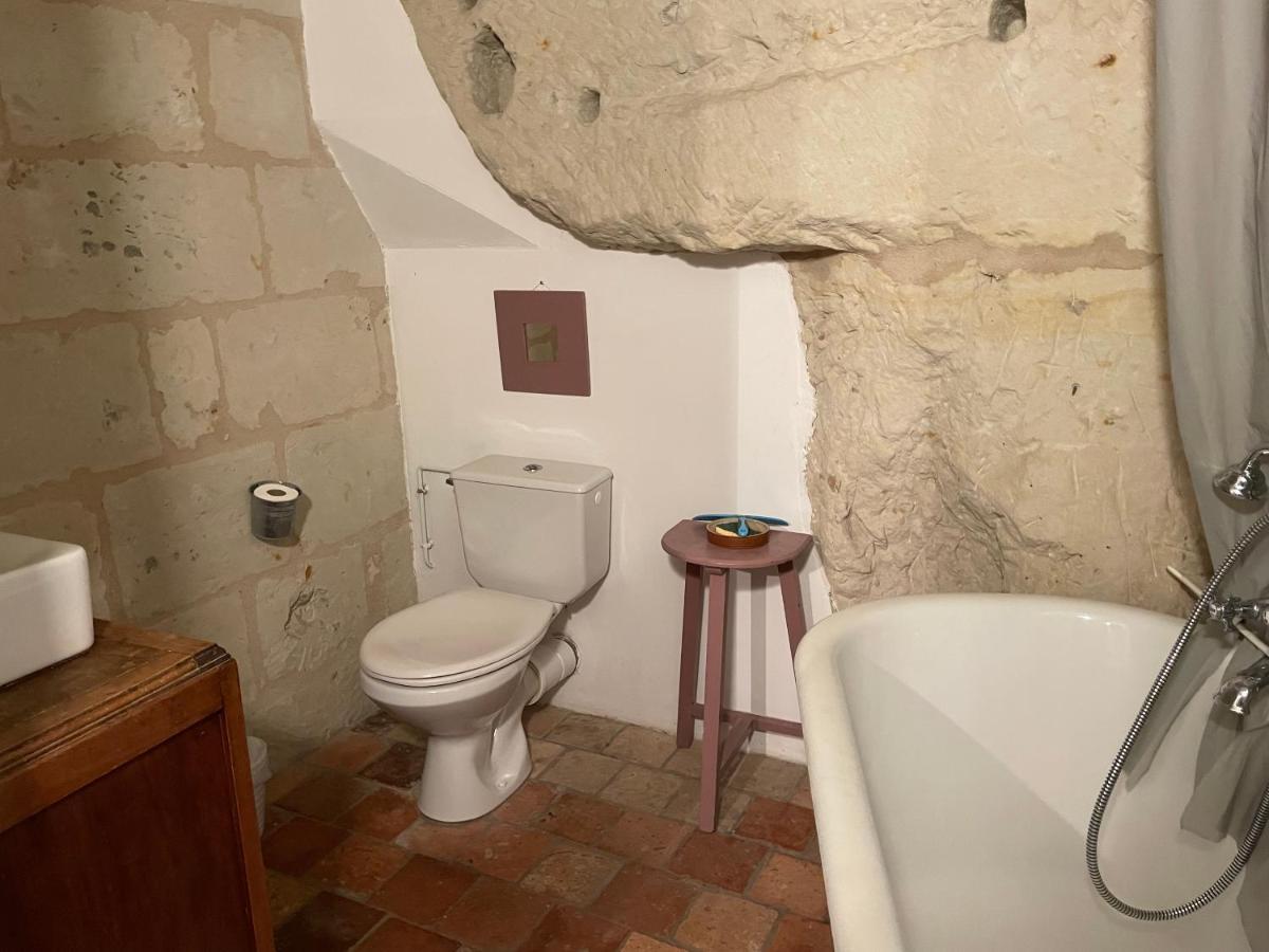 L'Escale Troglo Au Bord De La Loire Souzay-Champigny Exterior foto