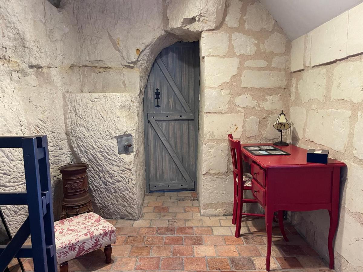 L'Escale Troglo Au Bord De La Loire Souzay-Champigny Exterior foto