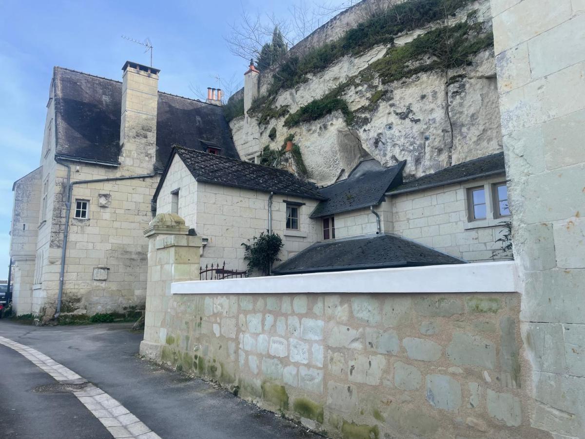 L'Escale Troglo Au Bord De La Loire Souzay-Champigny Exterior foto