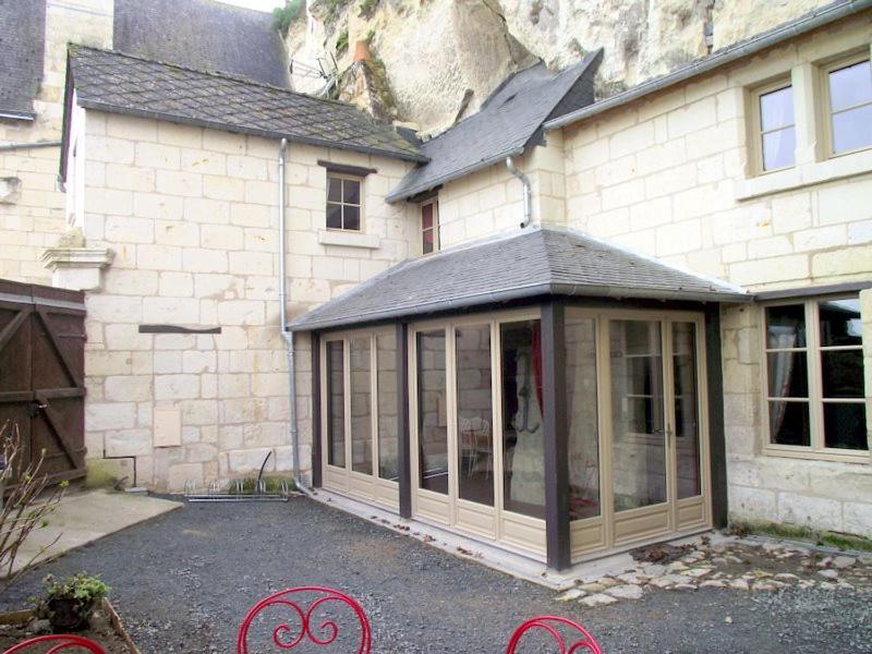 L'Escale Troglo Au Bord De La Loire Souzay-Champigny Exterior foto