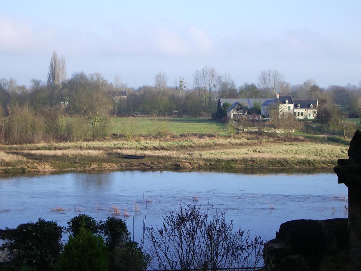 L'Escale Troglo Au Bord De La Loire Souzay-Champigny Exterior foto